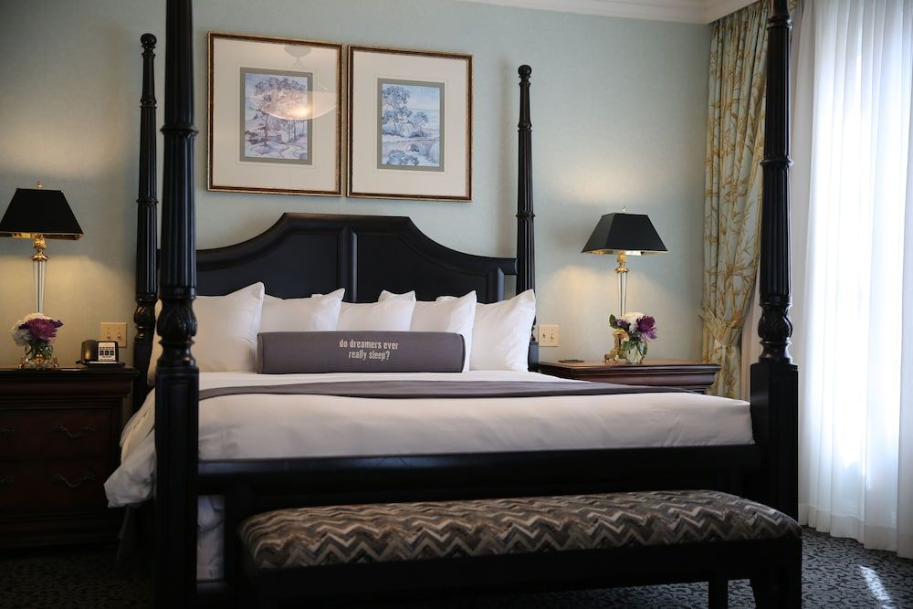 Grand Room, 1 King Bed (Luxury)