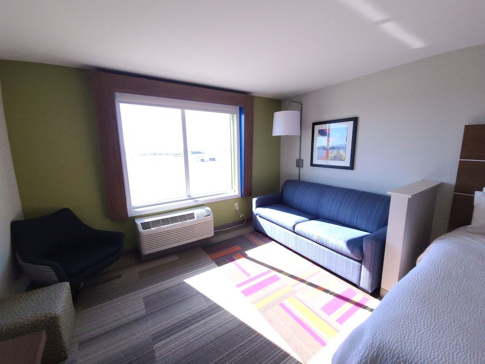 Suite, 1 King Bed (Additional Living Area)