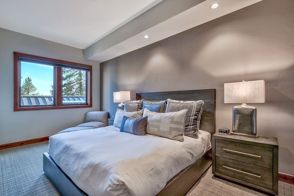 Room, 3 Bedrooms (Residence)