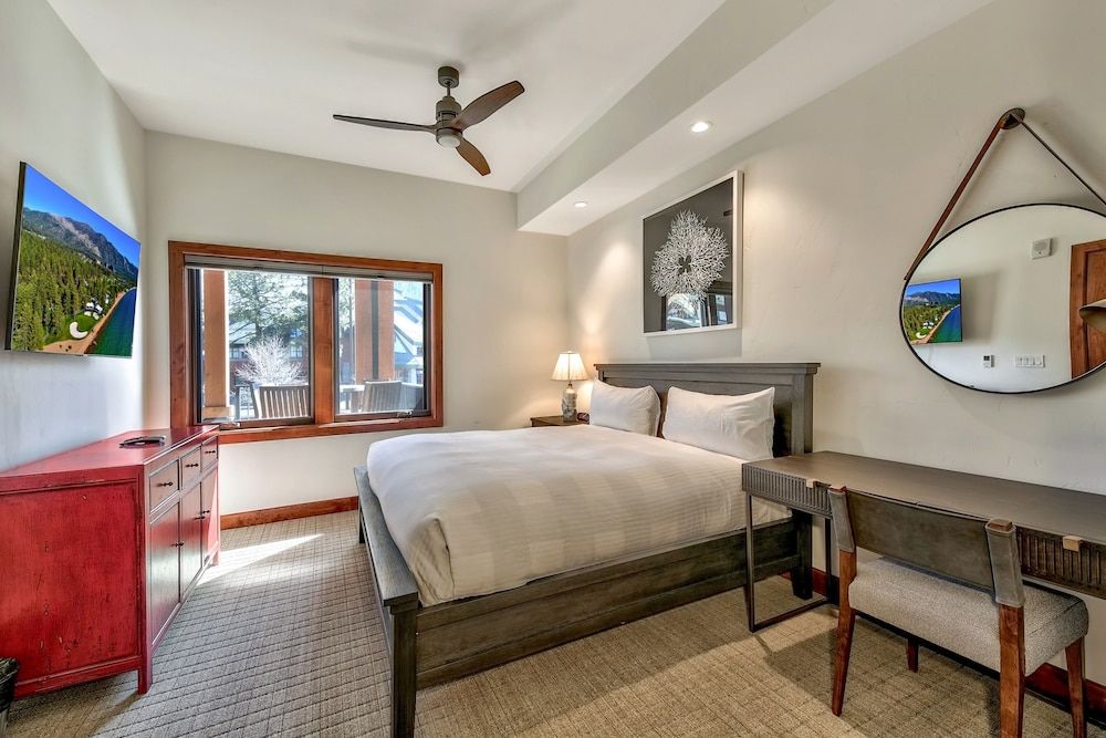 Room, 3 Bedrooms, Mountain View (Residence)