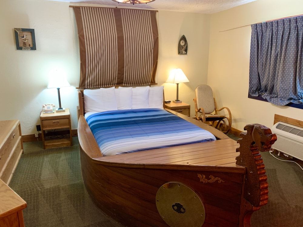 Don Q Inn Float Room, 1 Queen Bed (Downstairs)