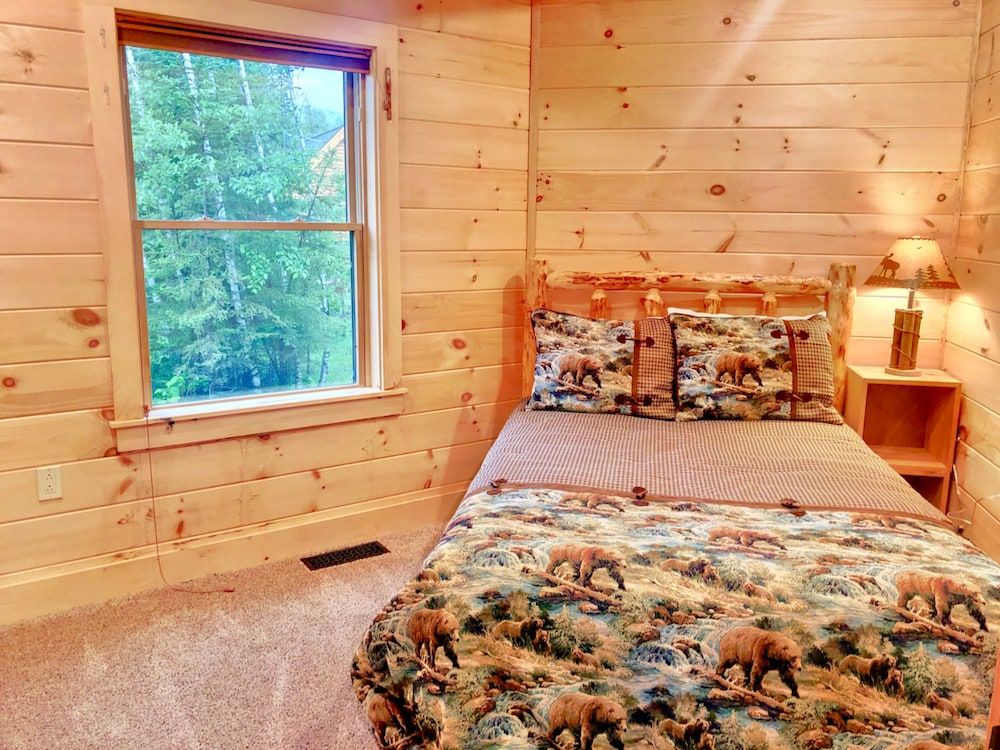 Premium Cabin, "The Yurt", 4 Bedrooms, Firepit