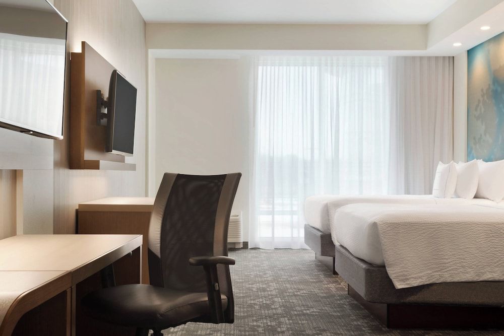 Room, 2 Queen Beds (Mobility Accessible, Tub)
