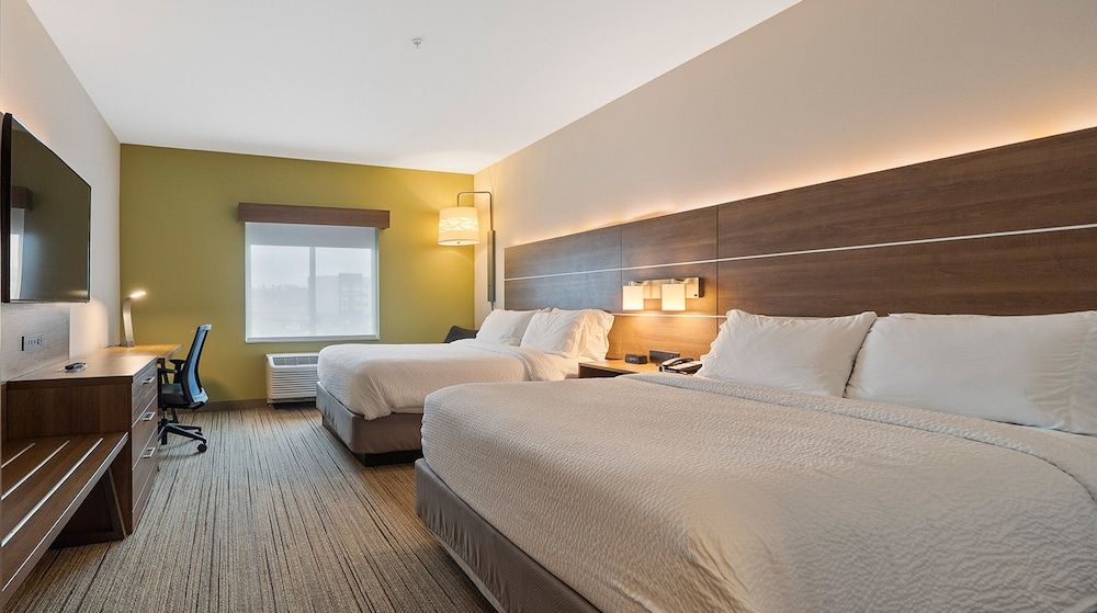 Suite, 2 Queen Beds (Additional Living Area)