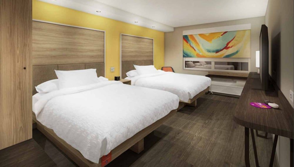 Room, 2 Queen Beds, Accessible, Bathtub