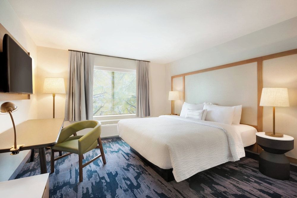 Suite, 1 King Bed with Sofa bed (Mobility Accessible, Tub)