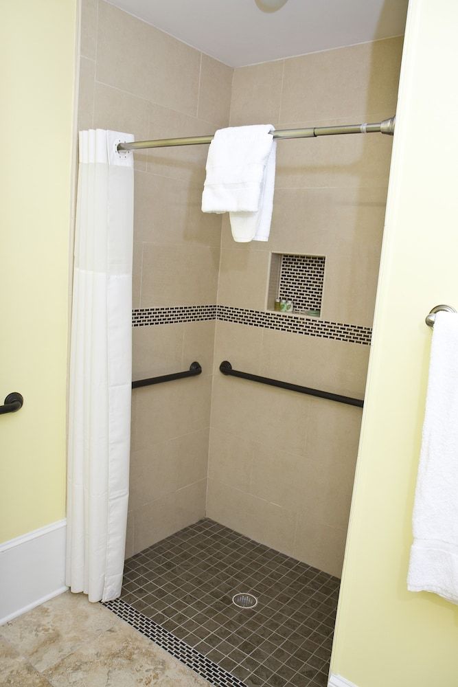 DeSoto Beach Gardens Deluxe Suite, 1 Bedroom, Accessible, Kitchen 2