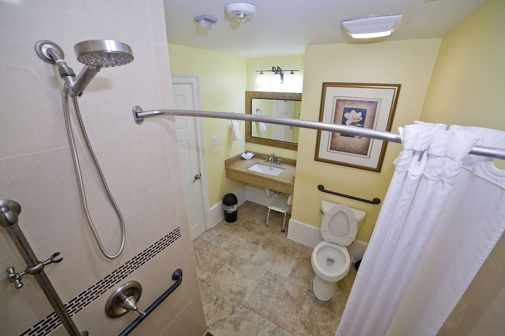 DeSoto Beach Gardens Deluxe Suite, 1 Bedroom, Accessible, Kitchen 3