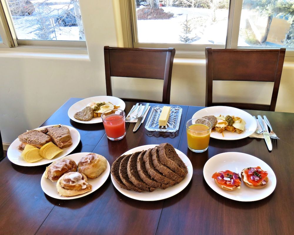 Mein Haus Bed & Breakfast Romantic Queen Bedroom 12