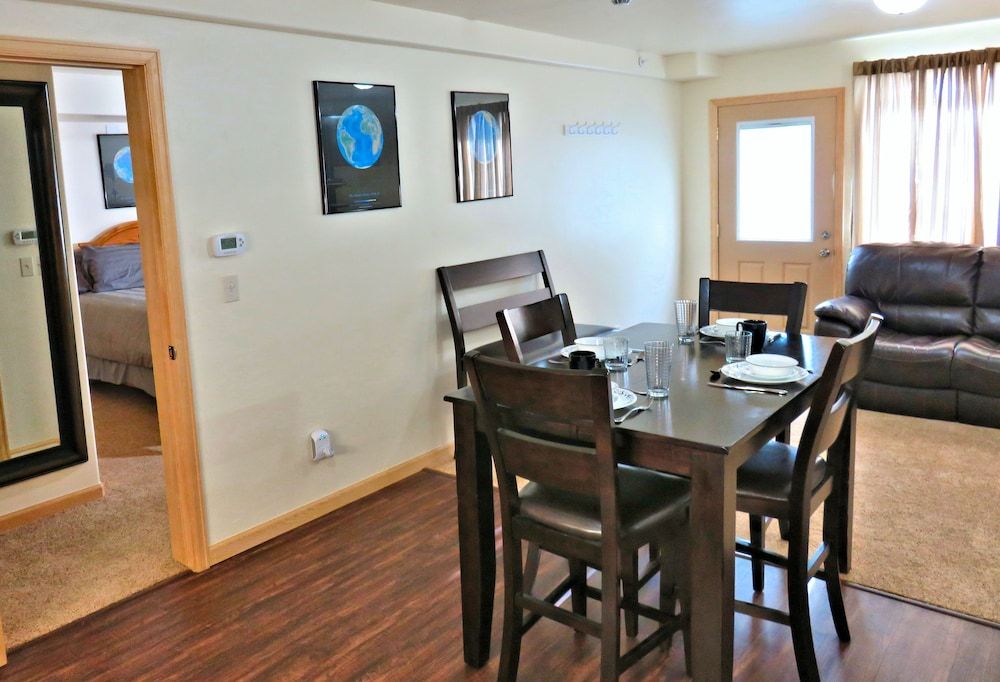 Mein Haus Bed & Breakfast Romantic 1- Bedroom Condo with Full Kitchen 4