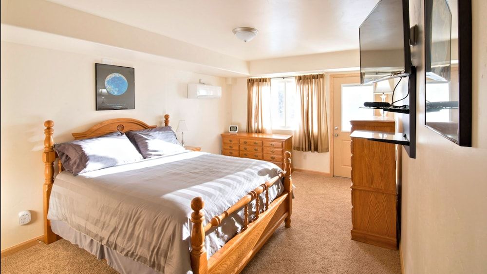 Mein Haus Bed & Breakfast Romantic 1- Bedroom Condo with Full Kitchen 8