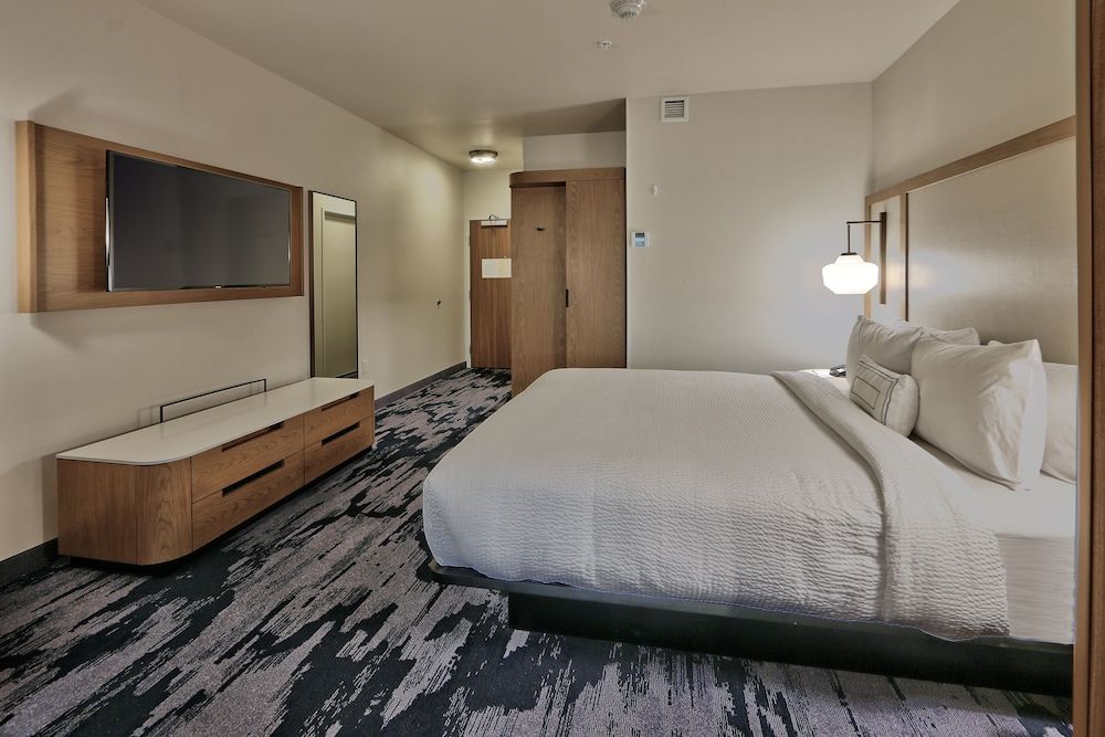 Suite, 1 King Bed, Non Smoking