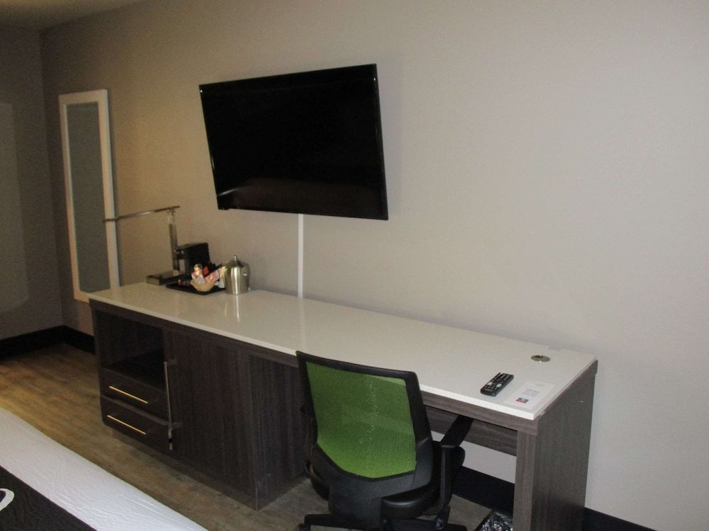 Standard Room, 1 King Bed, Accessible, Bathtub (Delete All)