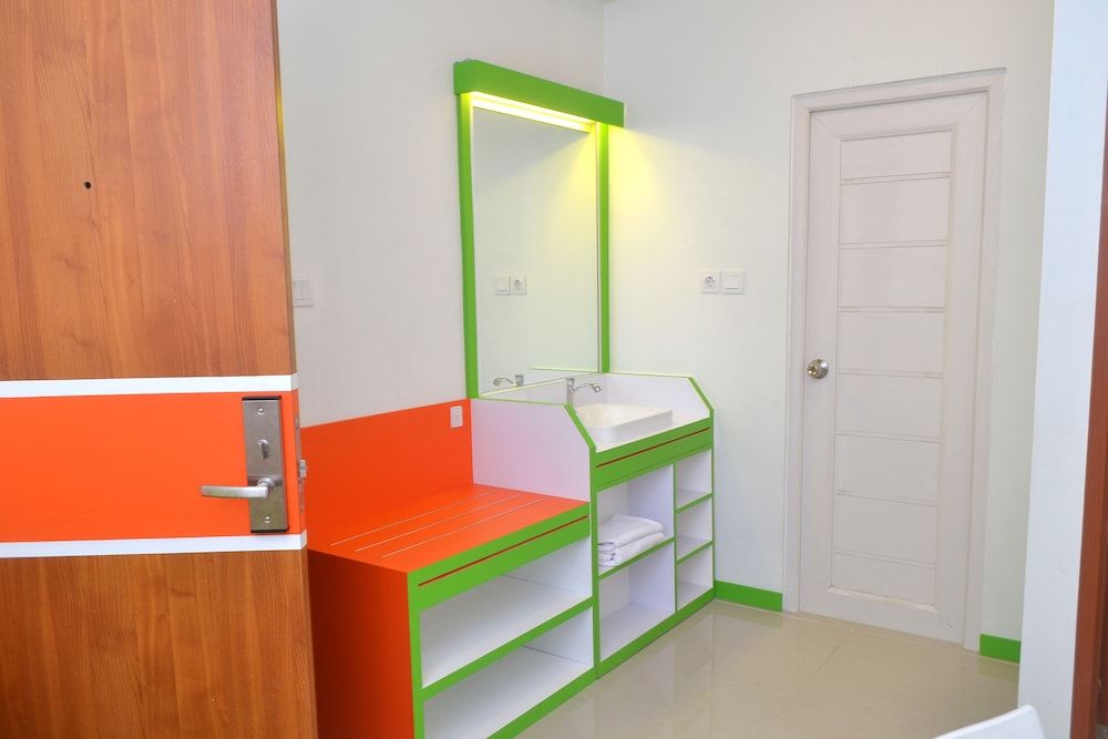 Titanium Express Homtel Deluxe Room 8