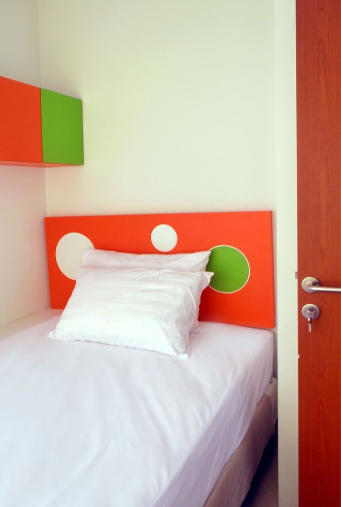 undefined Titanium Express Homtel 6