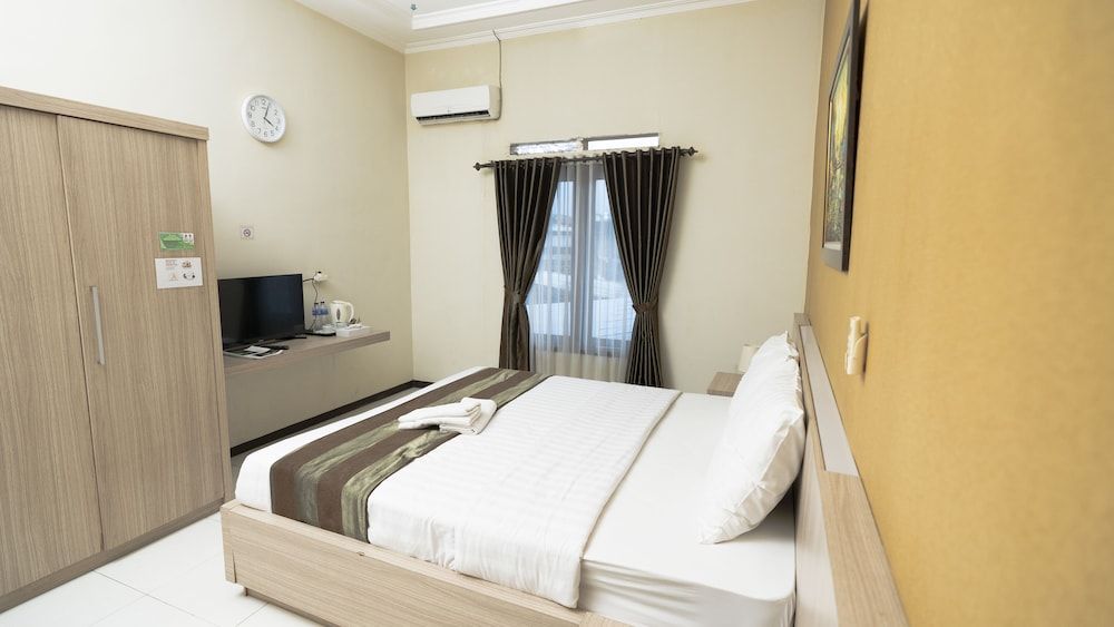 Aleyra Hotel and Villa Garut Superior Double Room 4