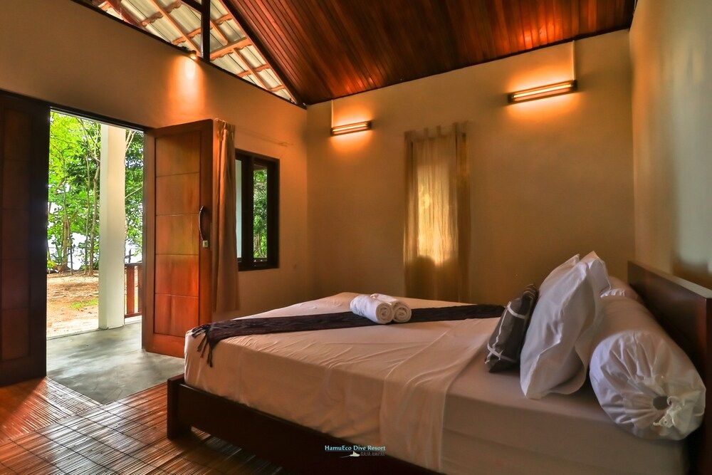 HamuEco Dive Resort Raja Ampat Comfort Villa, 1 Queen Bed, Beach View 6