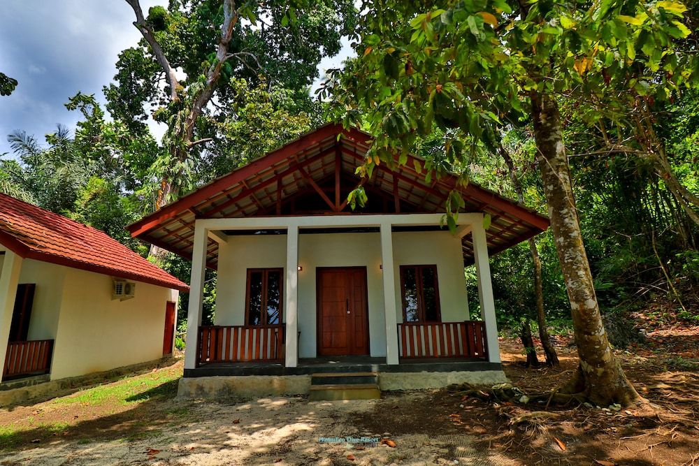 HamuEco Dive Resort Raja Ampat Comfort Villa, 1 Queen Bed, Beach View 4