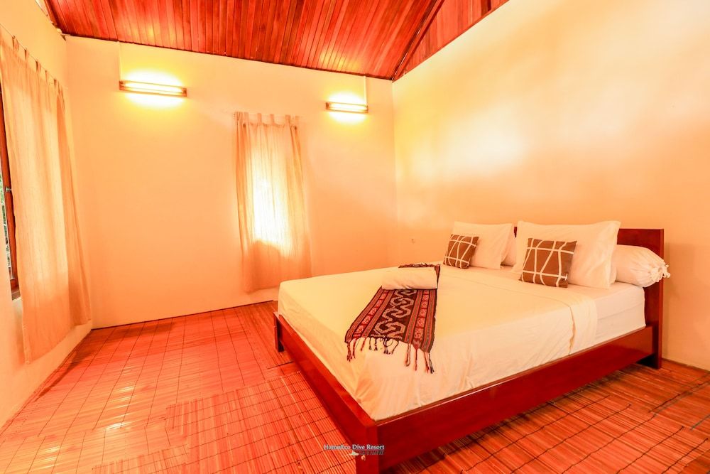 HamuEco Dive Resort Raja Ampat Comfort Villa, 1 Queen Bed, Beach View 5