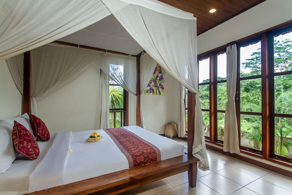 Sarin Ubud Suites by Pramana Villas Deluxe Room 5