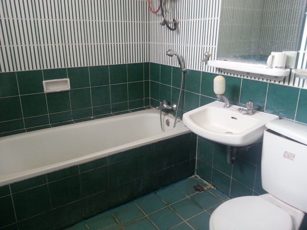 Villa Kota Bunga Camelia House, 5 Bedrooms 5