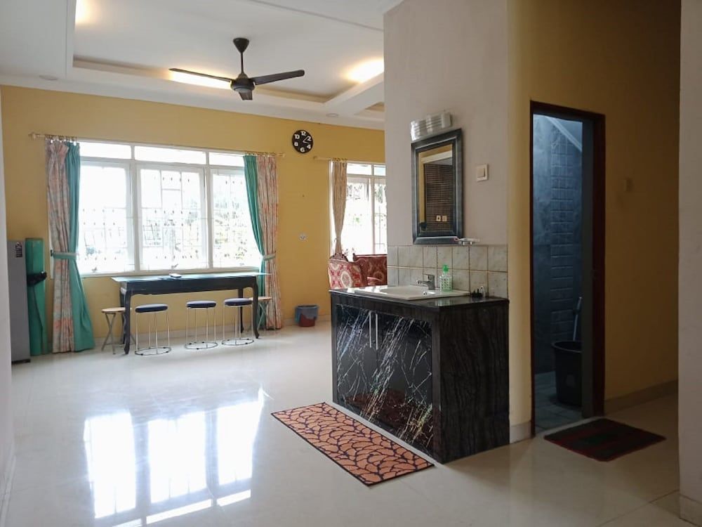 Villa Kota Bunga Azalea Villa, 3 Bedrooms 6