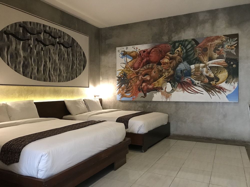 Watu Agung Guest House Deluxe Triple Room 3