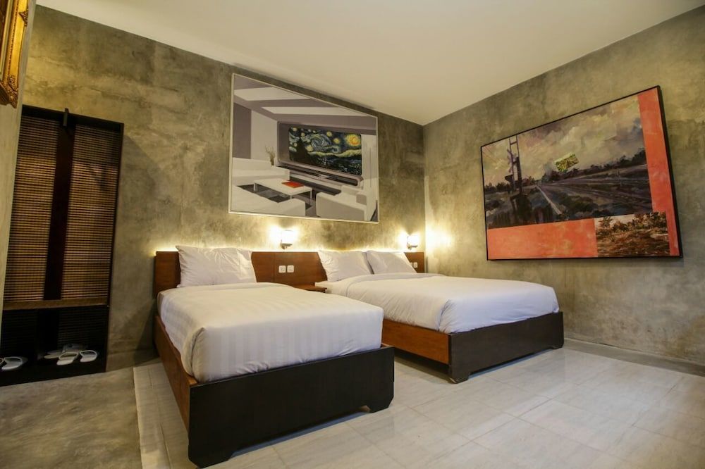Watu Agung Guest House Deluxe Triple Room