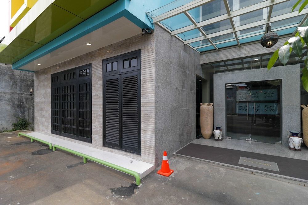 undefined RedDoorz Plus near Halim Perdanakusuma 2 4