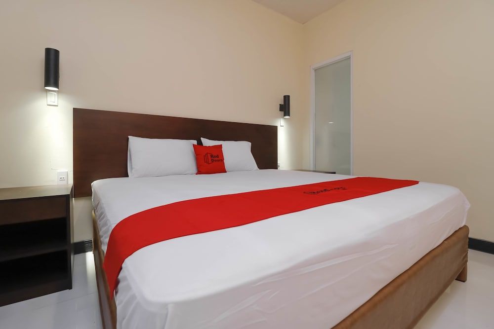 RedDoorz Plus near Halim Perdanakusuma 2 Double Room 2