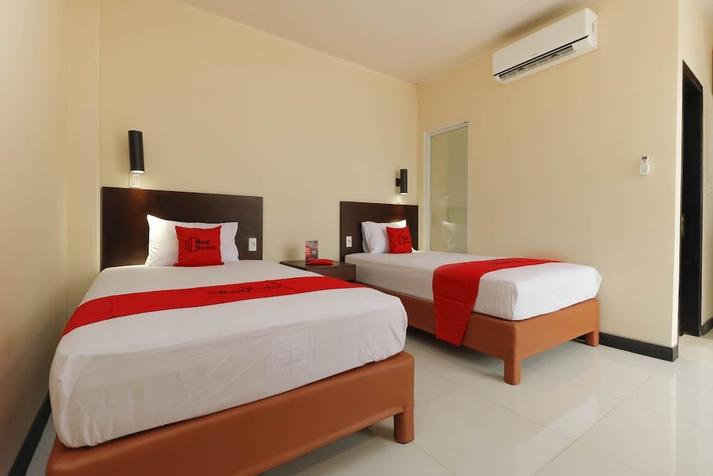 RedDoorz Plus near Halim Perdanakusuma 2 Double Room 3