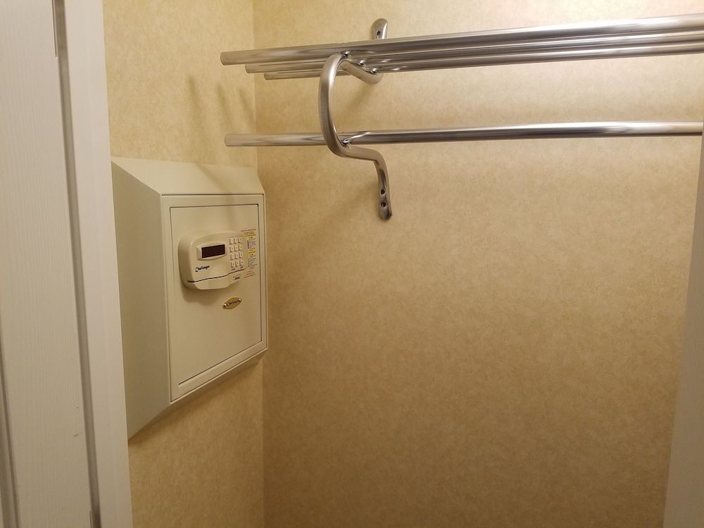 Deluxe Room, 2 Queen Beds, Smoking