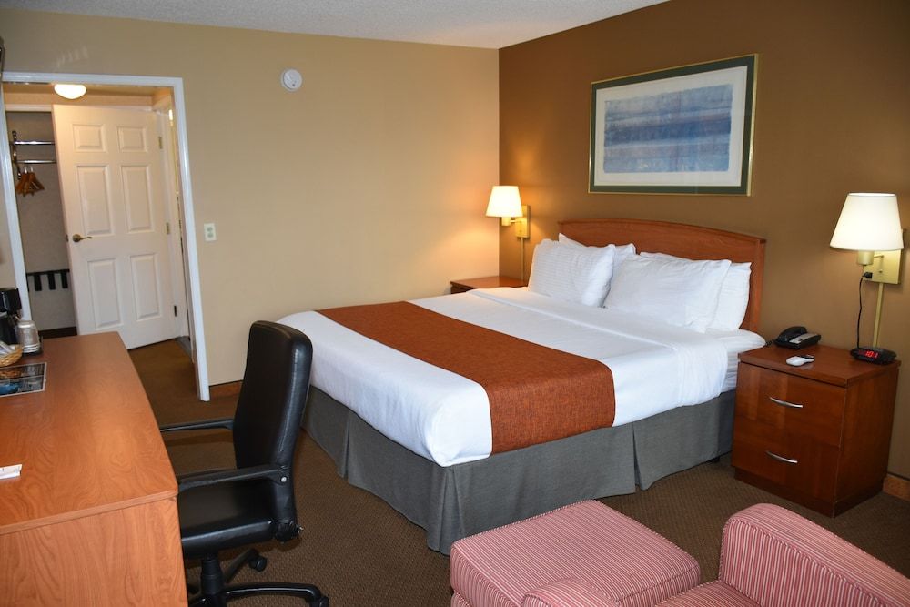 Deluxe Room, 1 King Bed, Accessible