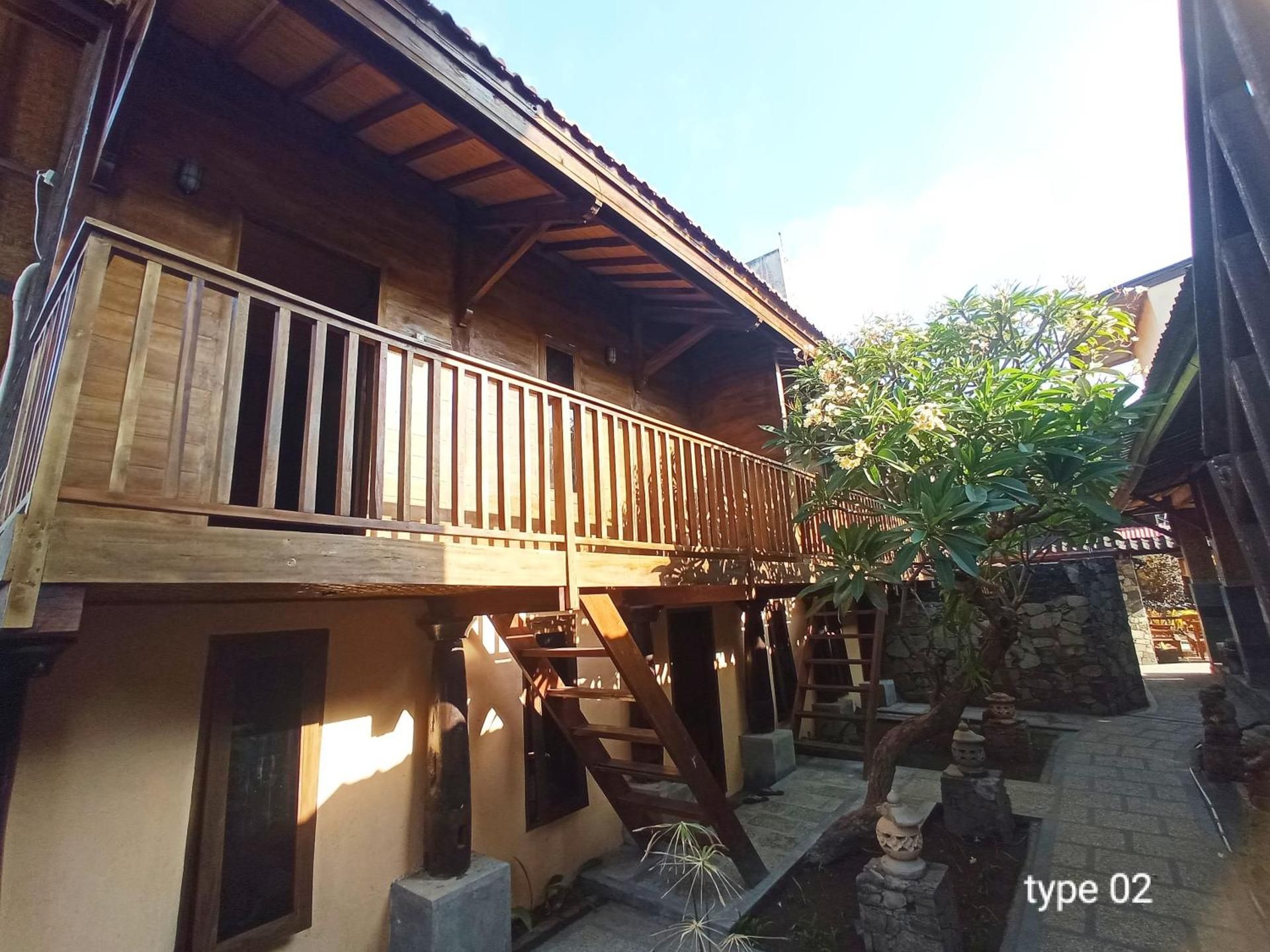 undefined Bale Sasak 8