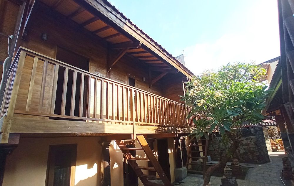 undefined Bale Sasak 2