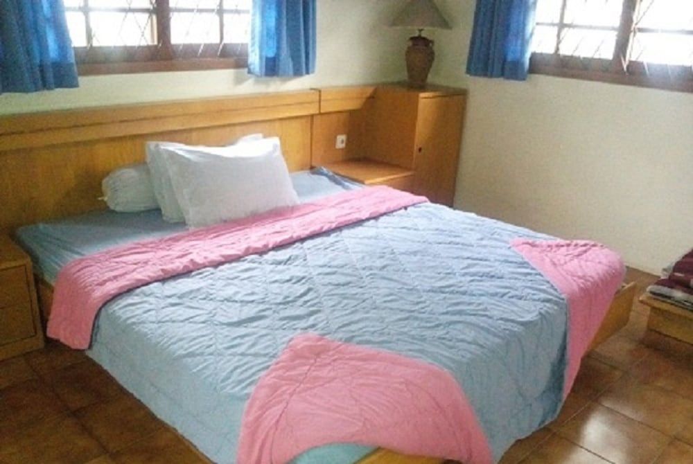 Villa Kota Bunga Seruni House, 3 Bedrooms 2