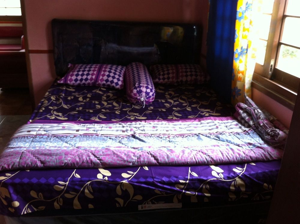 Villa Kota Bunga Seruni House, 4 Bedrooms 4