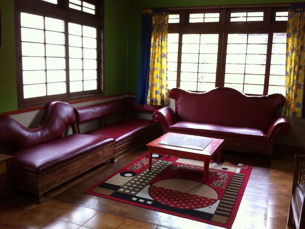 Villa Kota Bunga Seruni House, 4 Bedrooms 5