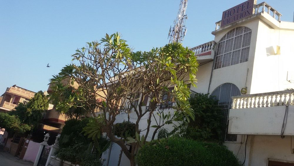 undefined Hotel Vacation 8