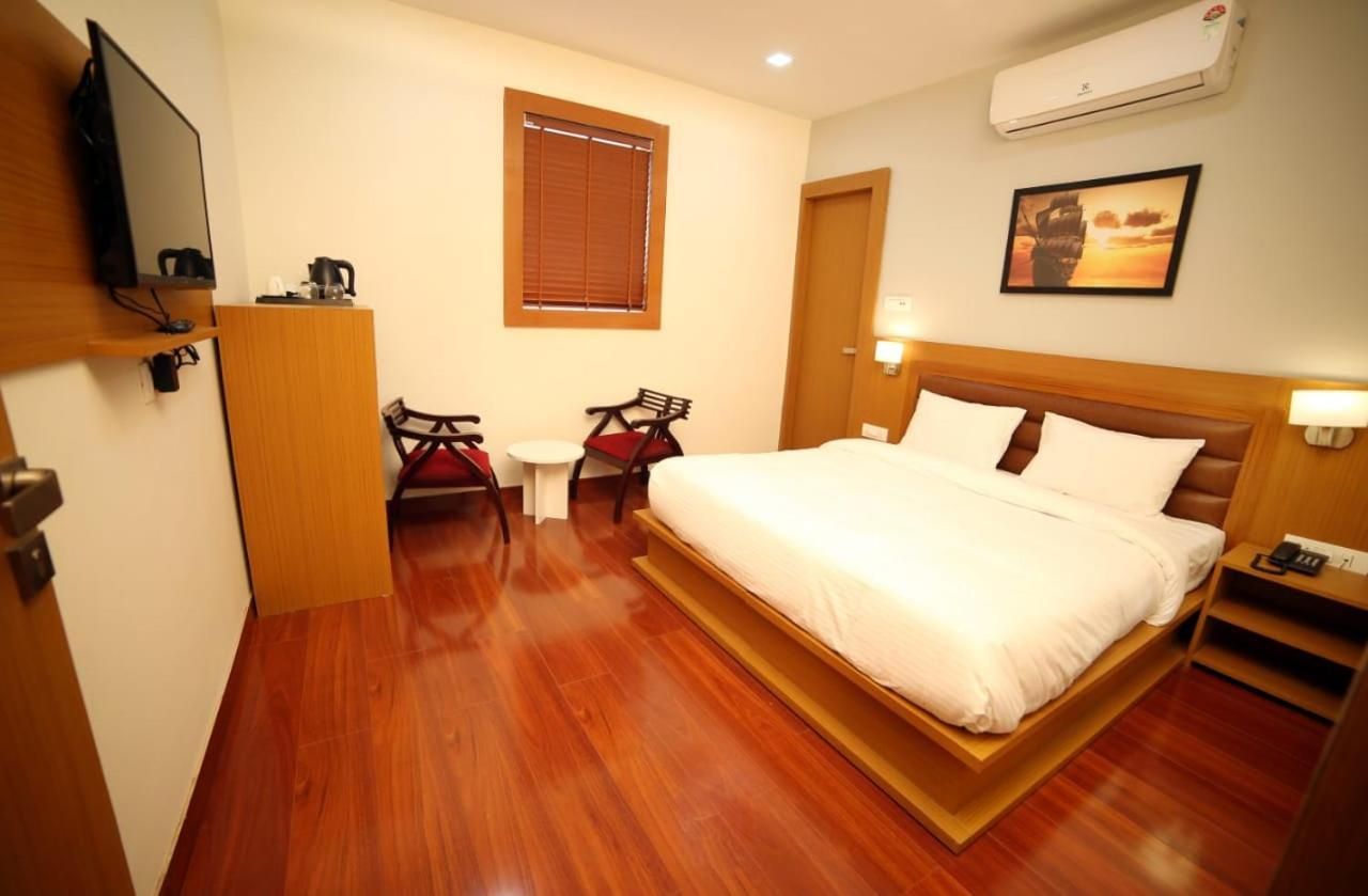 Banyan Hotel & Restro Executive Room Free Wi-Fi with Smart TV