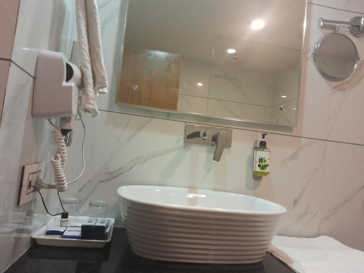 Deluxe Room Free Wi-Fi with Smart TV