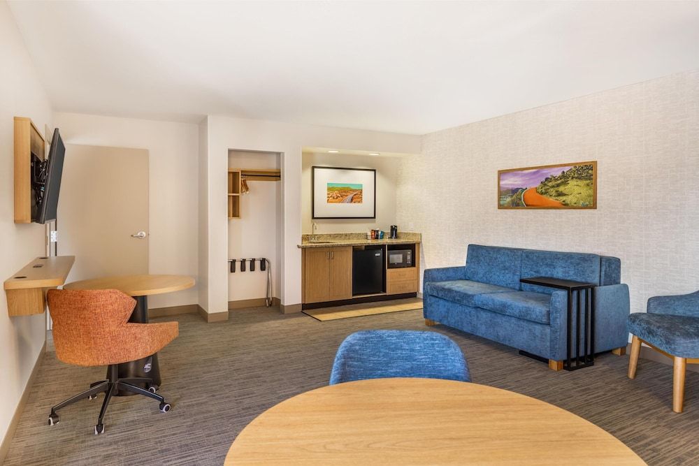 Suite, 1 King Bed, Non Smoking