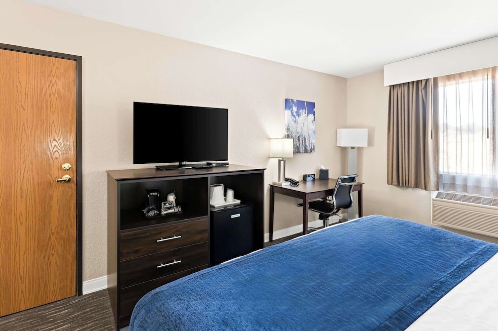 Best Western Snowflake Inn Standard Room, 1 King Bed, Non Smoking, Refrigerator 2