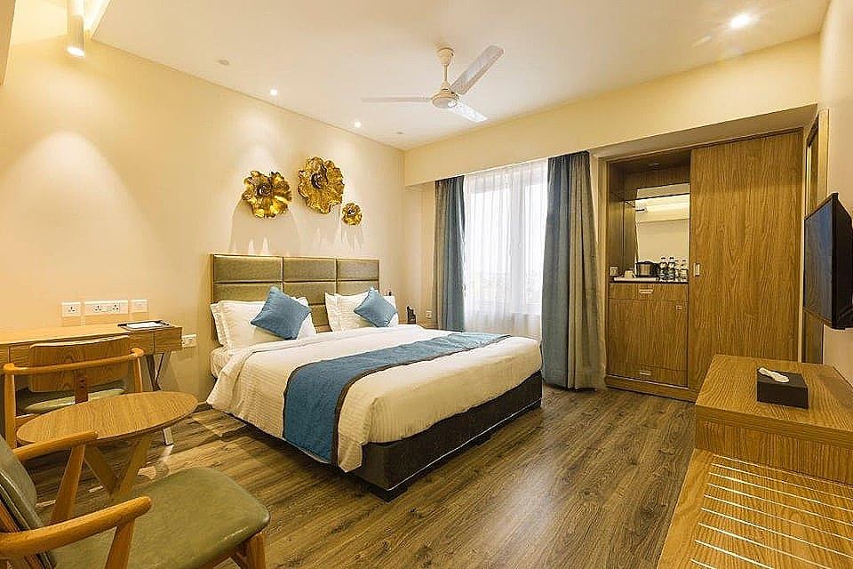 Floressa Randa Business Hotel Deluxe Room 6