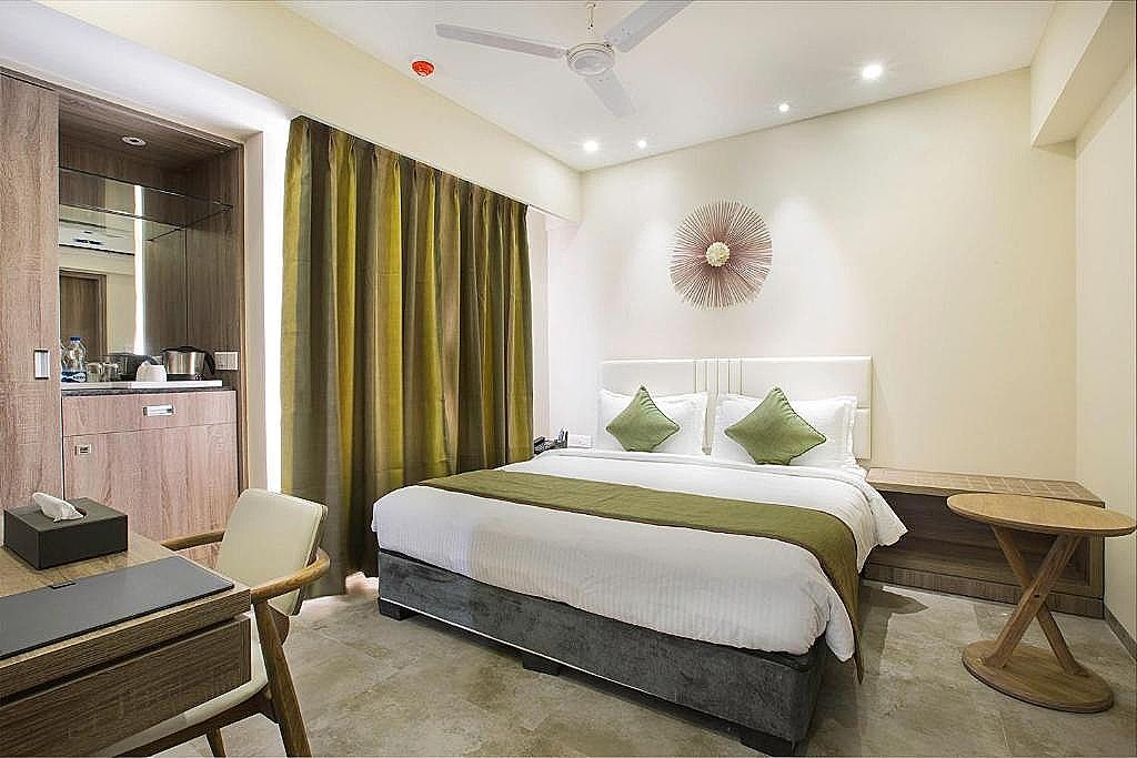 Floressa Residence Suite Room with Balcony