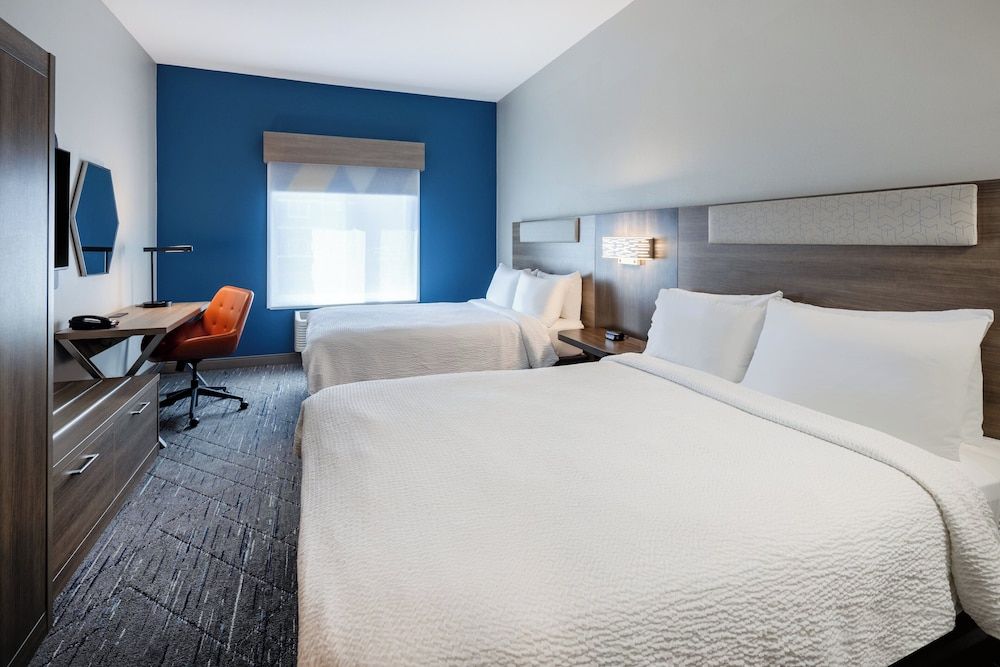 Standard Room, 2 Queen Beds, Accessible (Communications, Mobil, Roll-In Shower)