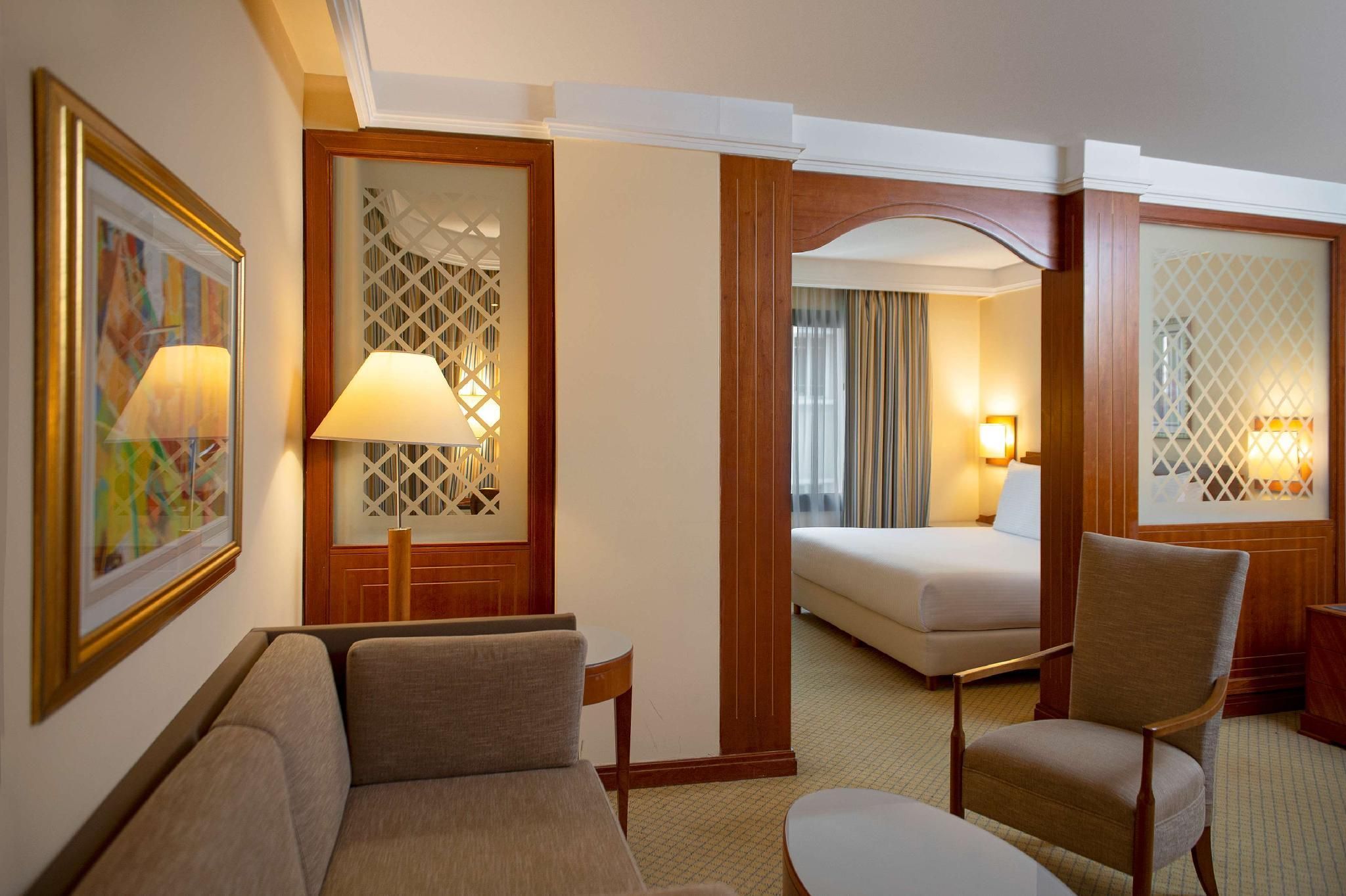 Suite - Lounge Access