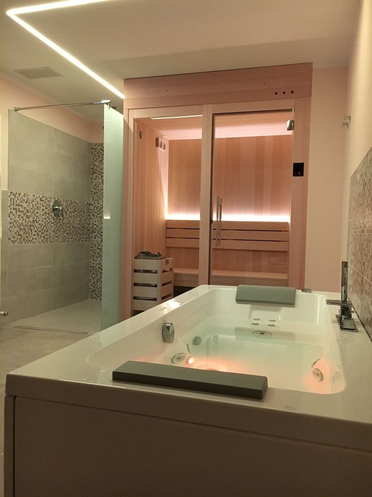 Hotel Saccardi & Spa - Adults Only Suite with Private Jacuzzi and Sauna 22