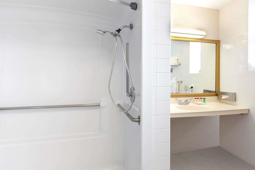 undefined Ramada by Wyndham Jersey City 3