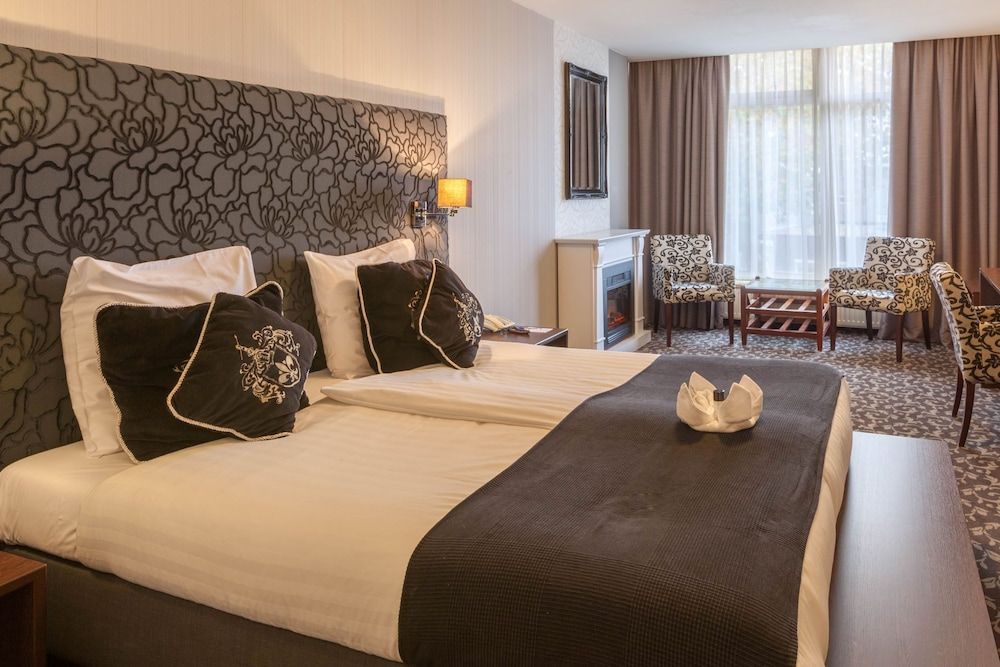 Amsterdam Airport Hotel Uithoorn Junior Suite, 1 King Bed, Non Smoking, Fireplace 3